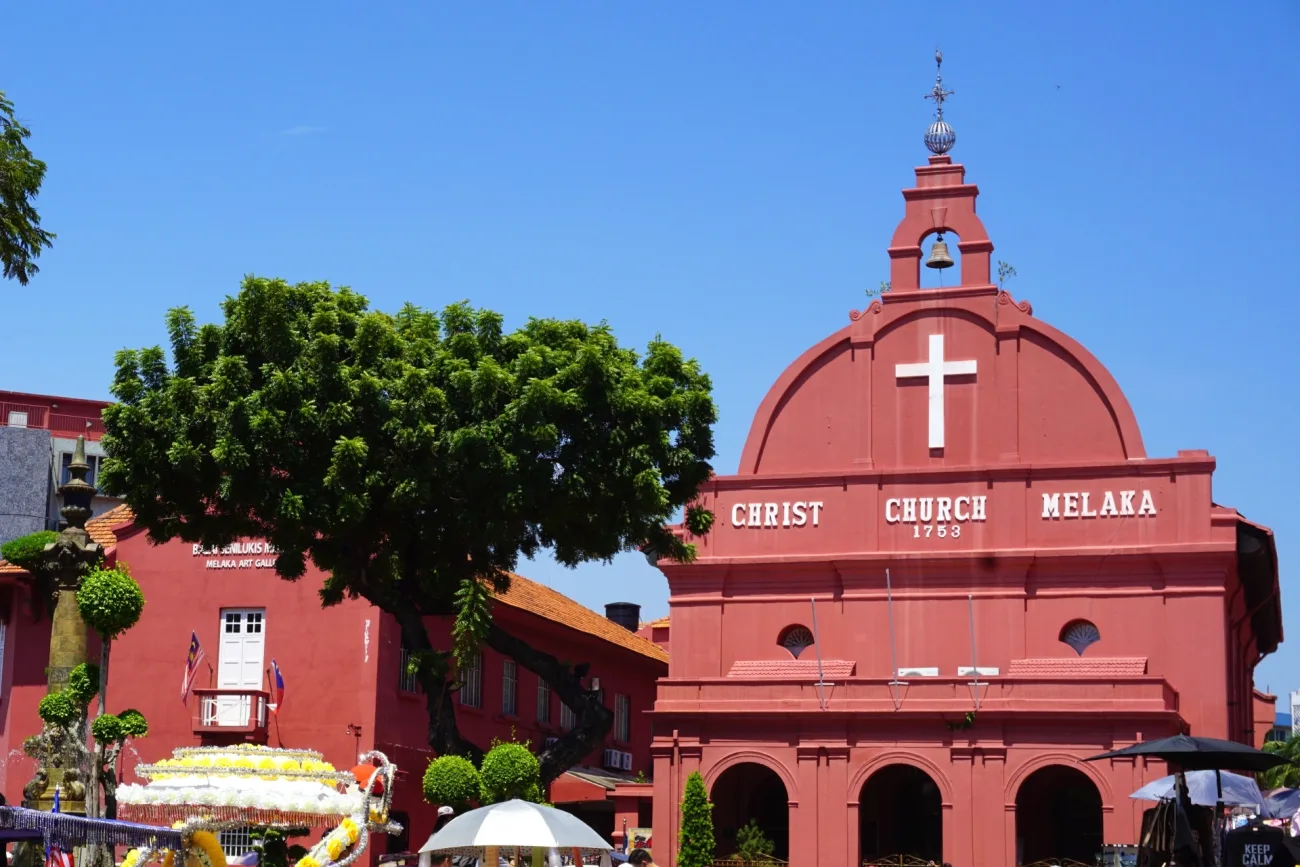 運河が美しい街マラッカの西洋と東洋が入り混じる建築